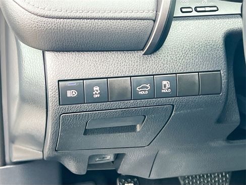Used 2024 Toyota Camry SE image 10