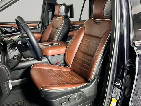 Used 2023 GMC Yukon Denali Ultimate AWD/4WD image 18