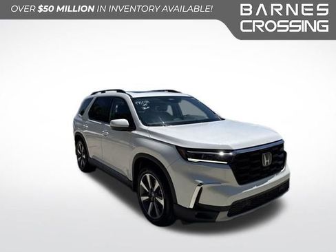Used 2025 Honda Pilot Touring image 1