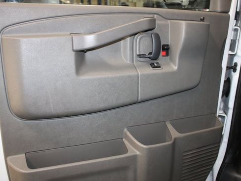 Used 2024 Chevrolet Express 2500 w/ Driver Convenience Package image 7