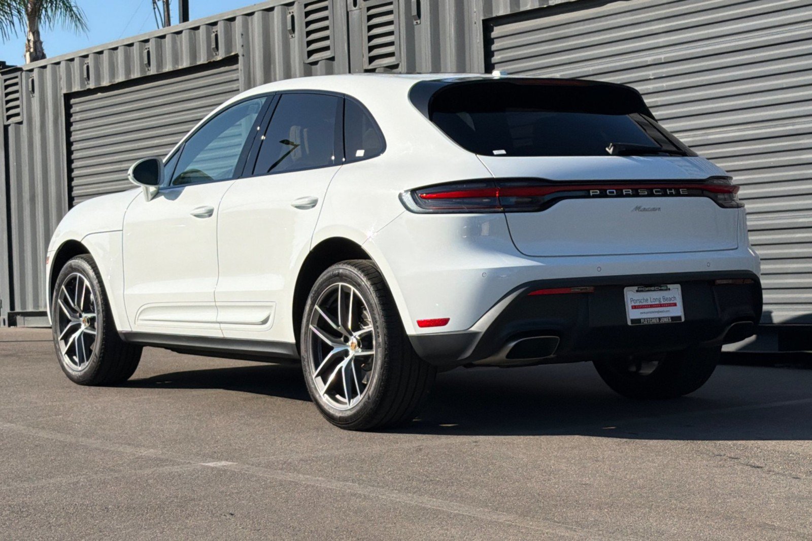 Used 2022 Porsche Macan AWD/4WD image 3