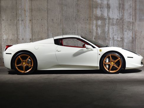 Used 2013 Ferrari 458 Spider image 16