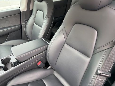 Used 2021 Tesla Model Y Long Range image 23