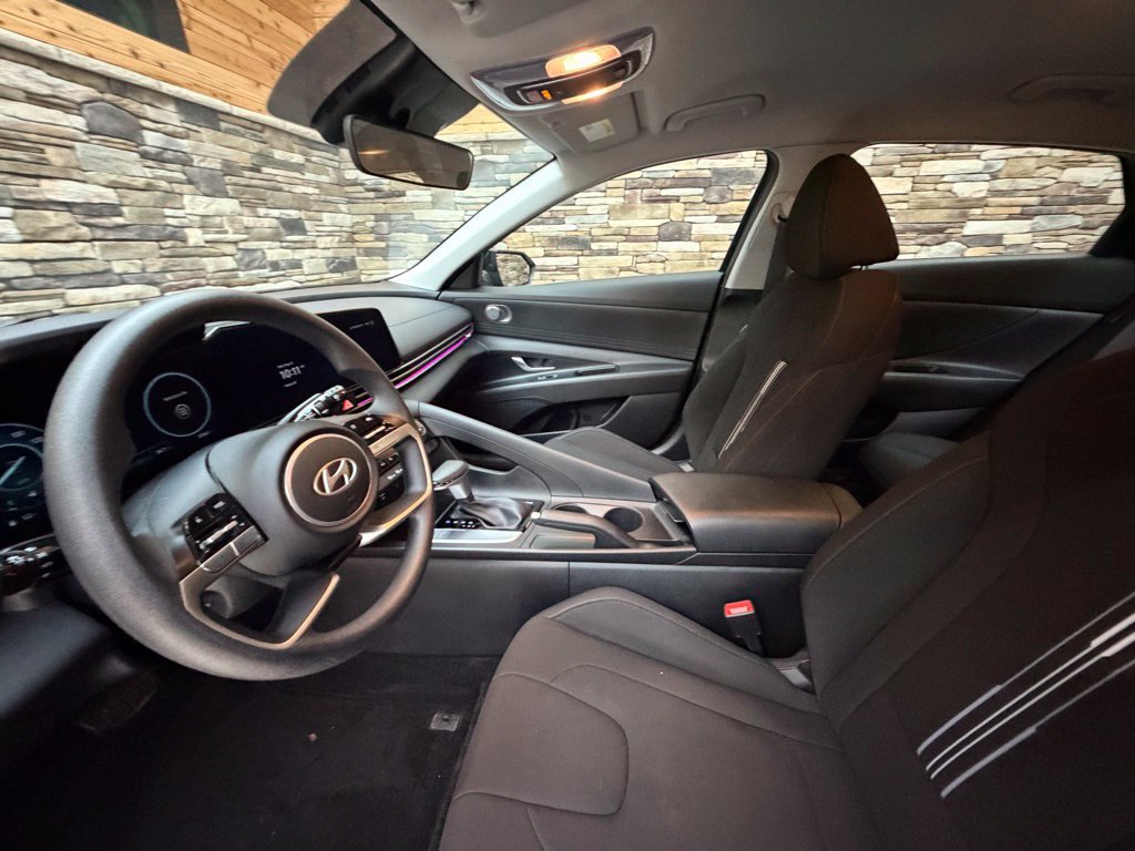 Used 2024 Hyundai Elantra SEL FWD image 11