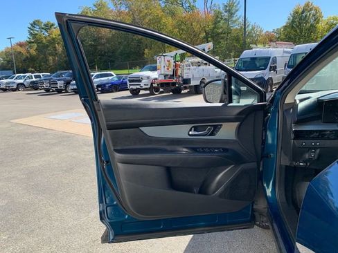 Used 2025 Nissan Murano SL w/ Cargo Package image 17