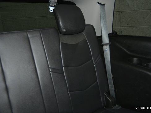 Used 2018 Cadillac Escalade Premium Luxury image 29