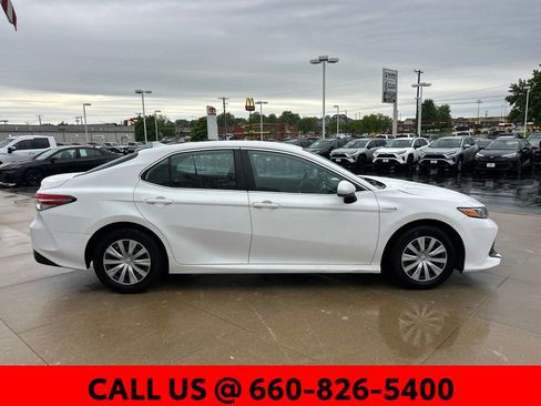 Used 2020 Toyota Camry LE FWD image 5