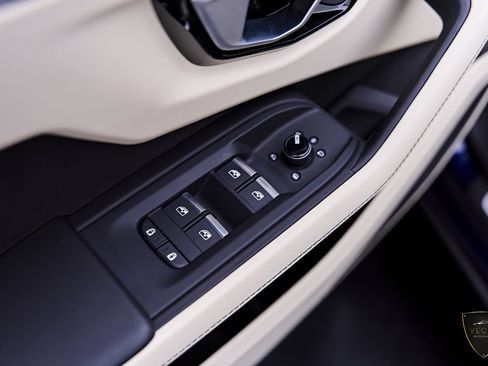 Used 2026 Lamborghini Urus SE AWD/4WD image 46