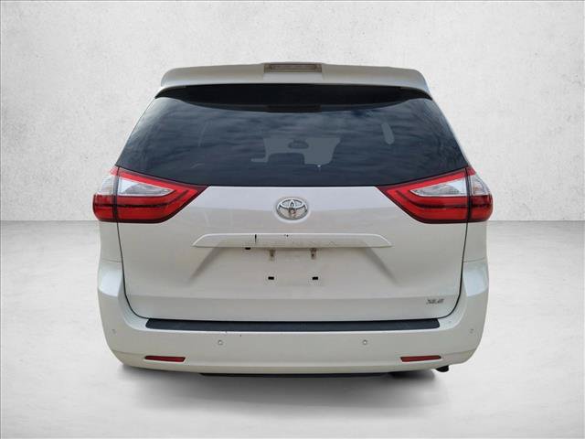 Used 2019 Toyota Sienna XLE w/ XLE Navigation Package FWD image 7