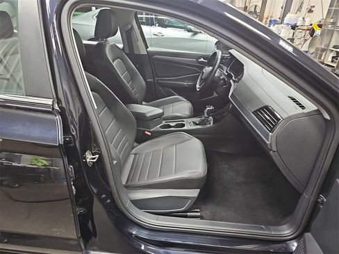 Used 2024 Volkswagen Jetta SE image 10