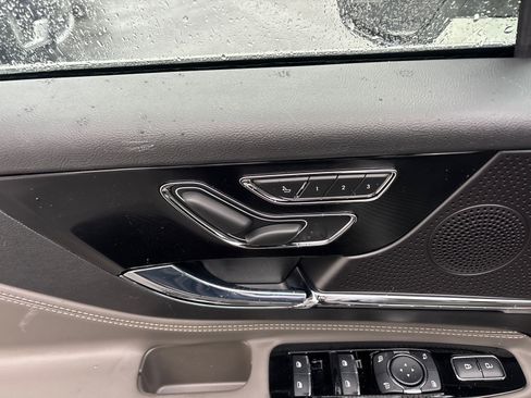 New 2026 Lincoln Corsair Premiere image 12