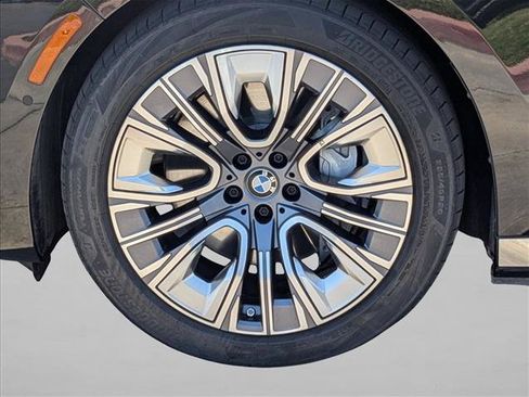 Used 2025 BMW i7 eDrive50 w/ Premium Package RWD image 26