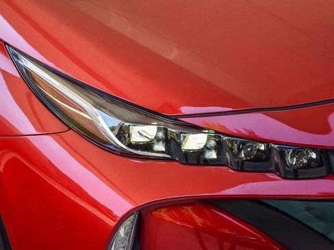 Used 2017 Toyota Prius Prime Premium image 8