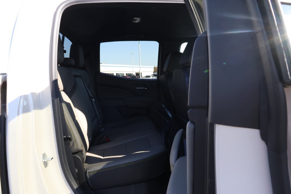 New 2026 Chevrolet Colorado ZR2 w/ Technology Package AWD/4WD image 37