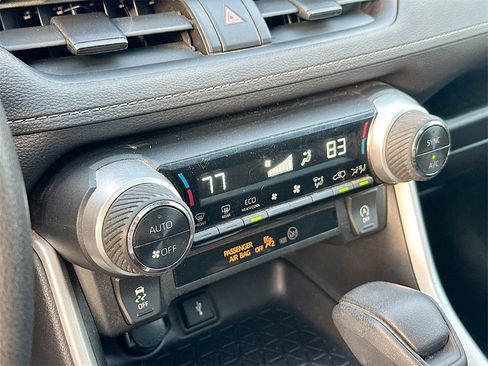 Used 2021 Toyota RAV4 XLE w/ Convenience Package image 14