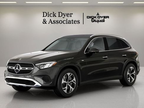Used 2025 Mercedes-Benz GLC 350e 4MATIC image 32