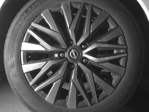 Used 2025 Nissan Altima 2.5 SV FWD image 15