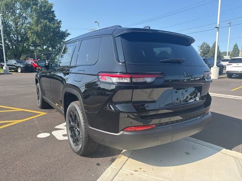 New 2025 Jeep Grand Cherokee L Laredo image 5