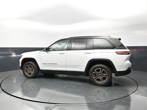 Used 2023 Jeep Grand Cherokee Trailhawk w/ Luxury Tech Group III AWD/4WD image 2