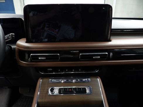 Used 2025 Lincoln Aviator Reserve w/ Luxury Package AWD/4WD image 52