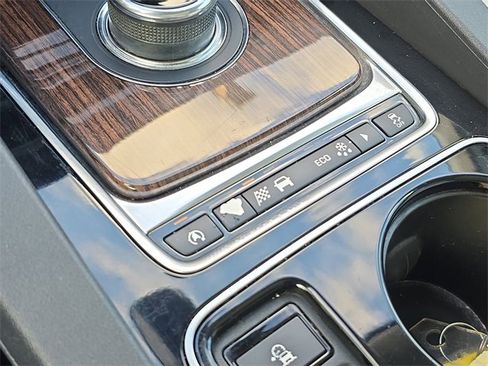 Used 2017 Jaguar F-PACE Prestige image 34