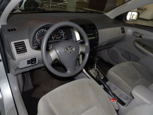 Used 2010 Toyota Corolla image 11