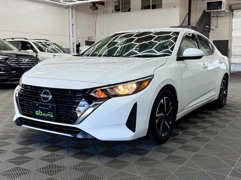 Used 2025 Nissan Sentra SV FWD image 1
