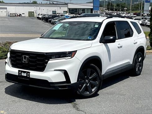 Certified 2025 Honda Pilot Sport image 3