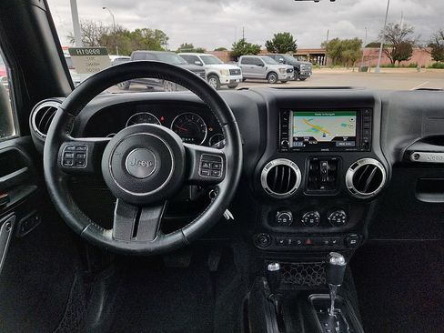Used 2017 Jeep Wrangler Unlimited Rubicon w/ Connectivity Group AWD/4WD image 6