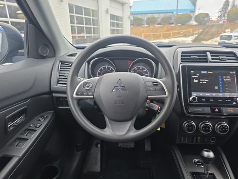 Used 2020 Mitsubishi Outlander Sport SE image 3