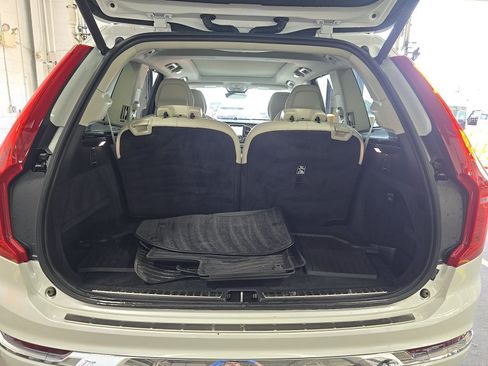 Used 2024 Volvo XC90 T8 Ultimate w/ Protection Package Premier AWD/4WD image 9