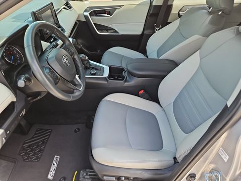 Used 2022 Toyota RAV4 XLE Premium AWD/4WD image 11