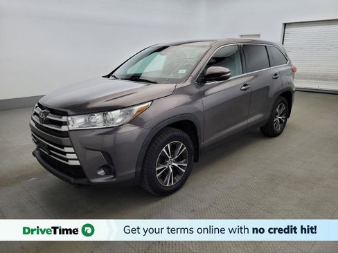 Used 2019 Toyota Highlander LE image 1