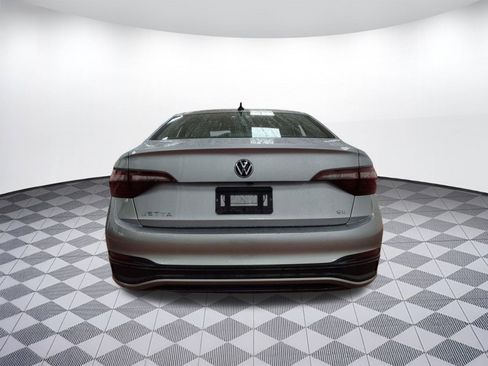 Used 2022 Volkswagen Jetta SE image 9