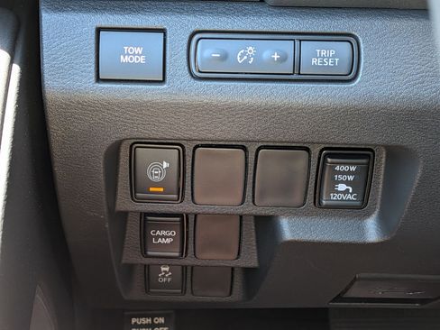 Used 2025 Nissan Frontier SV w/ SV Convenience Package RWD image 17