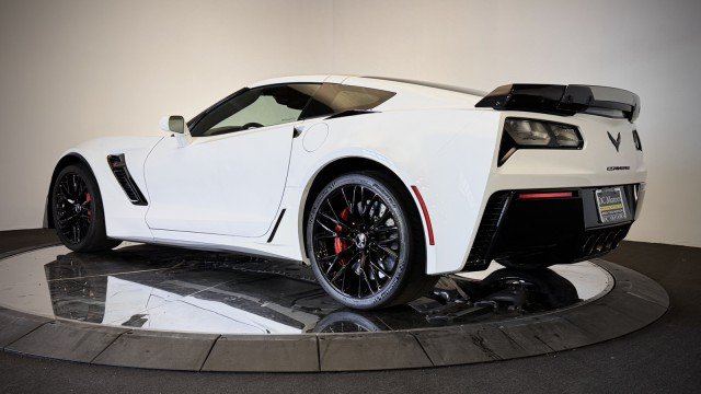 Used 2015 Chevrolet Corvette Z06 w/ 3LZ Preferred Equipment Group RWD image 3