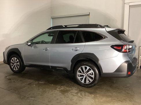Used 2024 Subaru Outback Premium image 10