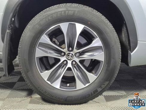 Used 2022 Toyota Highlander XLE AWD/4WD image 31