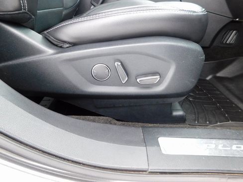 Used 2018 Ford Explorer Limited image 19