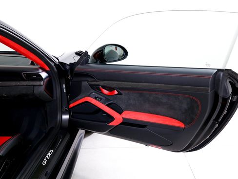 Used 2018 Porsche 911 GT2 RS RWD image 18