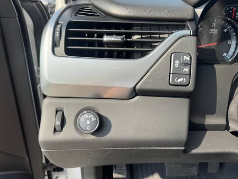 Used 2020 Chevrolet Tahoe LT w/ Luxury Package RWD image 19
