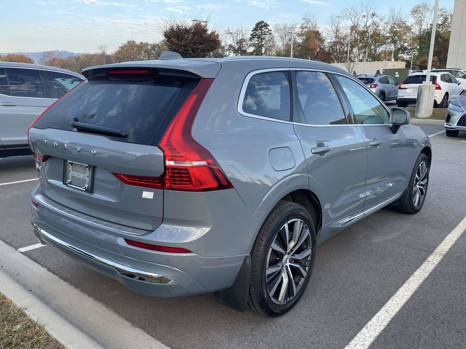 Used 2022 Volvo XC60 T8 Inscription Expression AWD/4WD image 4