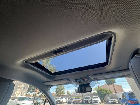 Used 2025 Toyota Sienna XLE FWD image 26