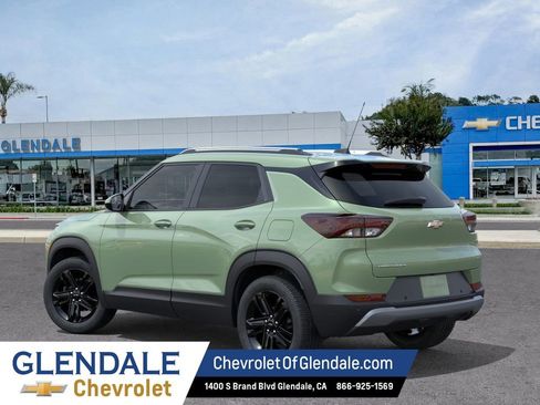 New 2026 Chevrolet TrailBlazer LT w/ Midnight Edition FWD image 3