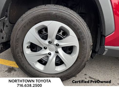 Used 2025 Toyota RAV4 LE AWD/4WD image 14