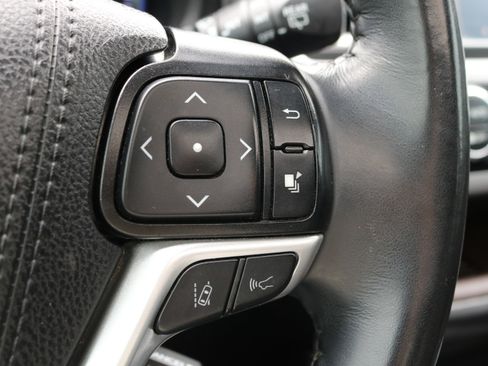 Used 2019 Toyota Highlander XLE image 10