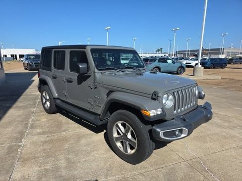 Used 2022 Jeep Wrangler Unlimited Sahara AWD/4WD image 9