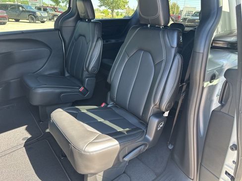 New 2026 Chrysler Pacifica Select image 44