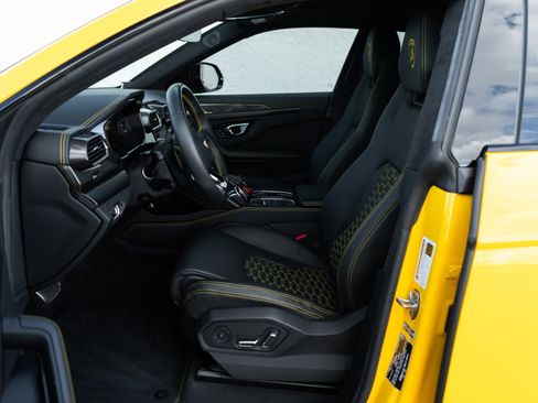 Used 2021 Lamborghini Urus image 6