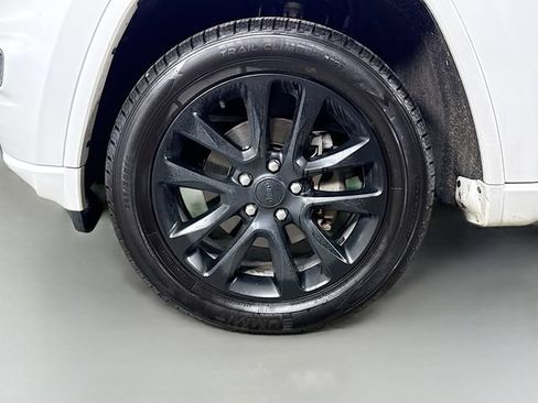 Used 2020 Jeep Grand Cherokee Altitude AWD/4WD image 32